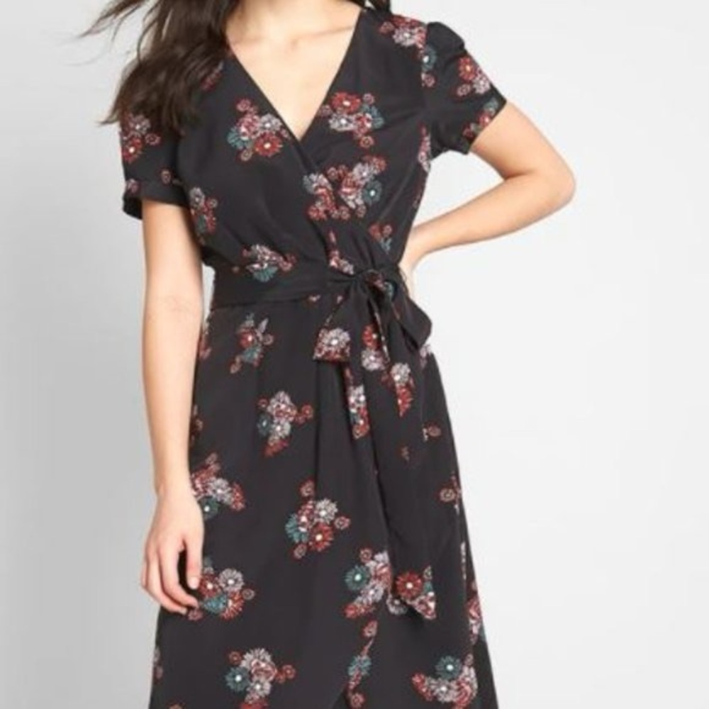ModCloth Poetic Presence Surplice Floral Dress Black Small - Picture 4 of 10